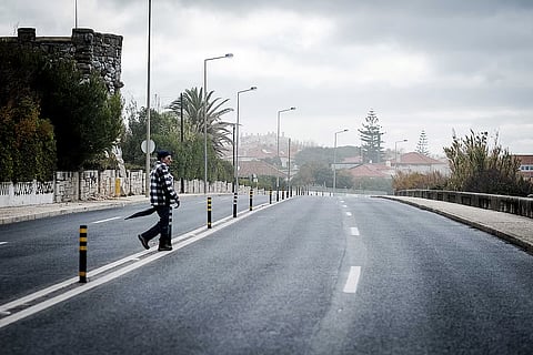 Avenida Marginal e Linha de Cascais cortadas sábado à noite para instalação de ponte pedonal