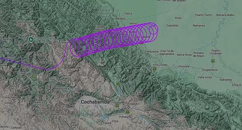 Avião cai na Bolívia após duas horas a voar em círculos. Suspeita-se que os pilotos estavam inconscientes