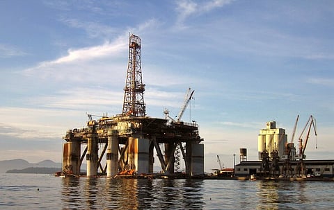 Reservas de petróleo dos EUA caem pela primeira vez em oito semanas... contra as expetativas