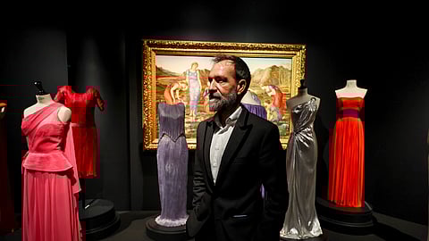 O curador Eloy Martínez de la Pera Celada, com 20 anos de experiência em exposições de moda, diz que é esta é única. 