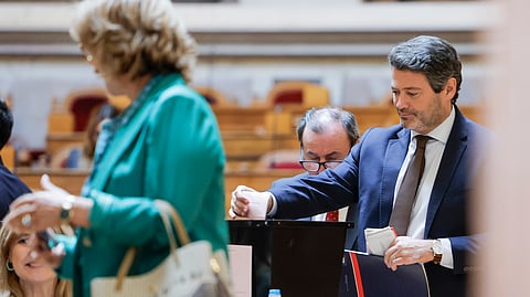 Deputados votaram na Sala do Senado, depositando boletins em 17 urnas diferentes.
