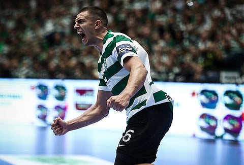 Kiko Costa, de 21 anos, é lateral-direito, esteve no Carvalhos desde os bambis (seis anos), e despontou emprestado pelo FC Porto no Avanca.