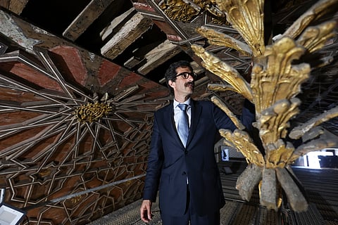 João Sousa Rego, presidente da Parques de Sintra, junto ao teto mudéjar da capela do Palácio Nacional de Sintra.   