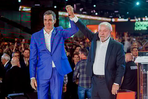 Lula com o primeiro-ministro espanhol Pedro Sánchez na cimeira de progressistas em Barcelona