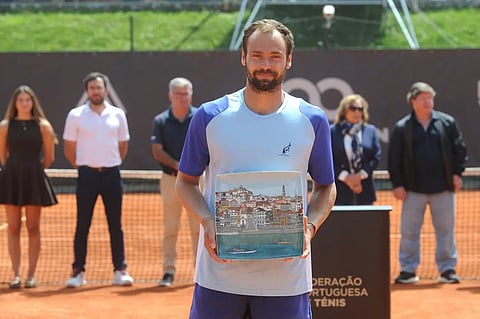 Ténis: Safiullin conquista Oeiras Open 3 com vitória clara sobre Royer na final