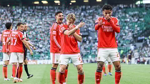 Schjelderup e Rios festejam golo encarnado