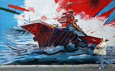 Novo mural em Teerão, desta vez tendo como alvo a Marinha norte-americana.