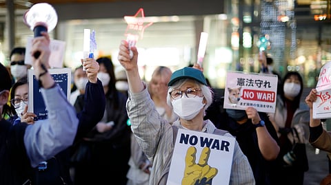 Protesto contra a medida e anti-guerra em Tóquio.