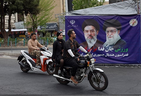 Irão terá apreendido dois navios no estreito de Ormuz. Trump diz que Teerão está em “colapso financeiro”