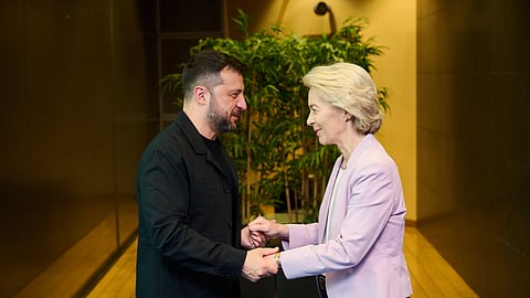 Zelensky com Ursula von der Leyen numa das suas idas a Bruxelas.