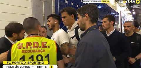 Taça de Portugal. Jogadores do Sporting barrados por seguranças à chegada ao balneário no Estádio do Dragão 