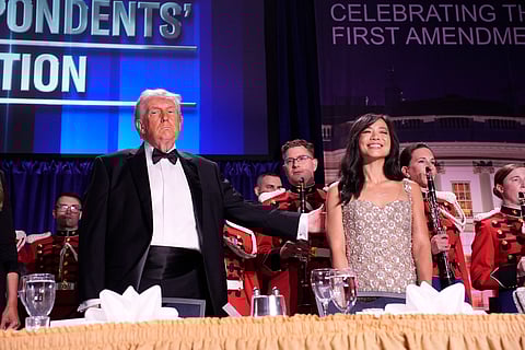 "Todos se deitaram no chão". Relato sobre a noite do tiroteio em jantar de Trump com jornalistas. Veja o vídeo