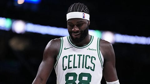 Neemias Queta ajuda Celtics a vencer 76ers e fica a um triunfo das meias-finais de conferência