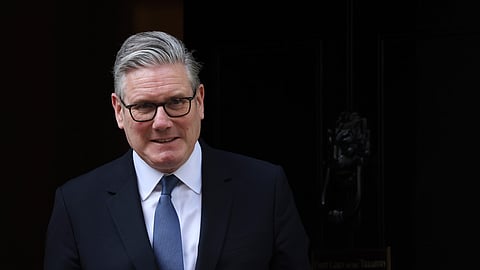 Starmer sobrevive mais um dia, mas continua fragilizado.