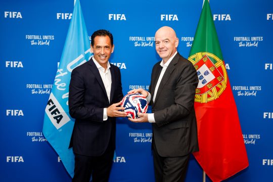 Congresso da FIFA marcado por polémica com o Irão, reúne líderes do futebol com presença de Pedro Proença 