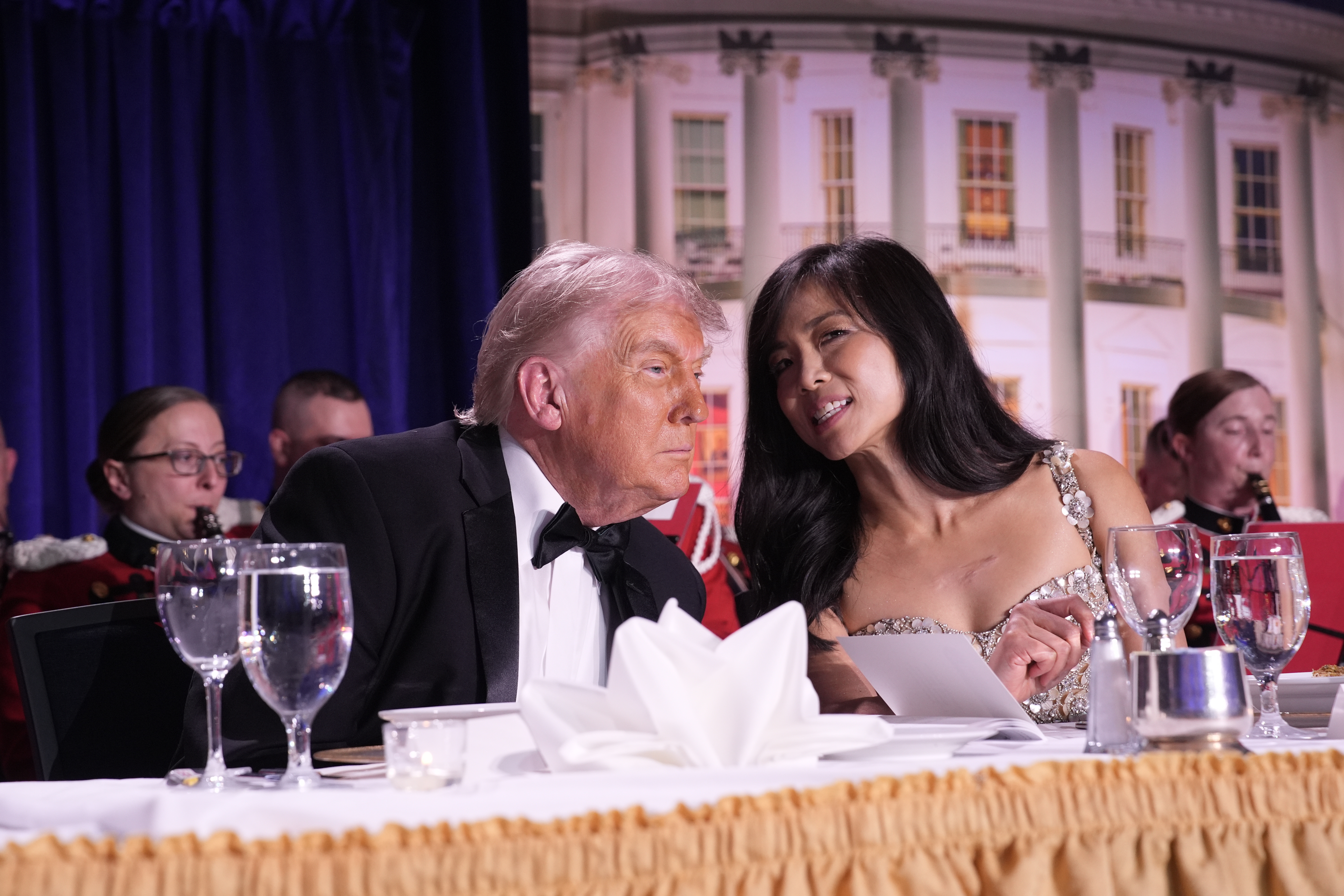 A filha de imigrantes chineses que lidera a associação de correspondentes na Casa Branca