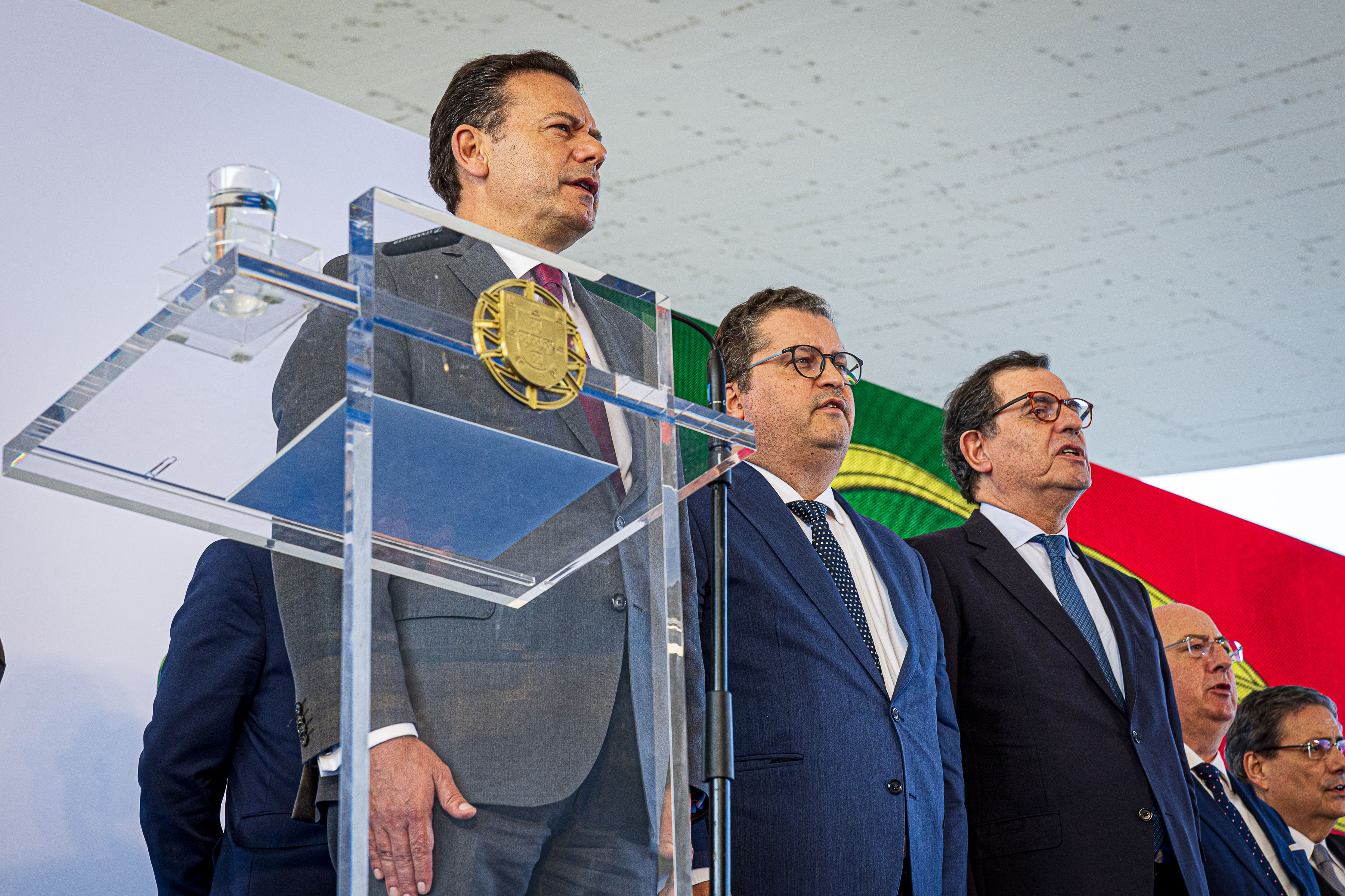 Luís Montenegro (primeiro-ministro), Joaquim Miranda Sarmento (ministro das Finanças), Manuel Castro Almeida (ministro da Economia). Lisboa, 28 de abril de 2026.