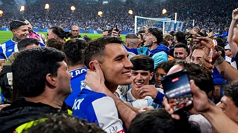 O Porto vestido de azul com os adeptos concentrados no Dragão