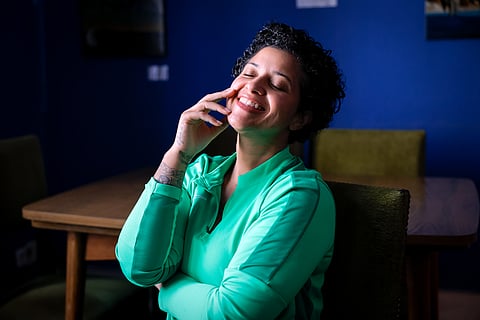 Blaya, nome artístico de Karla Regina Rodrigues, nasceu em Fortaleza, capital do Ceará, e vive em Portugal desde os dois meses de vida, quando os pais decidiram emigar.