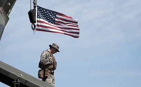 Fotografia de um militar norte-americano num exercício militar
