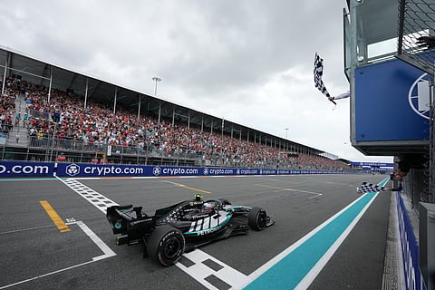 O momento da vitória do jovem italiano da Mercedes.
