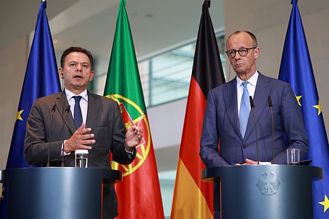 O primeiro-ministro Luís Montenegro com o chanceler alemão Friedrich Merz. 