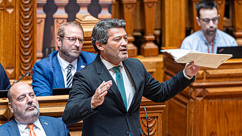 O Governo terá de chegar a um acordo com um dos maiores partidos da oposição. O Chega quer negociar uma norma - a do outsourcing - e faz uma imposição: que a idade da reforma deixe de estar indexada à esperança média de vida.
