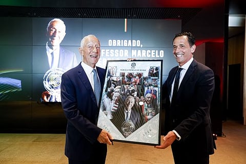 Marcelo Rebelo de Sousa recebeu prenda de Pedro Proença, presidente da FPF.