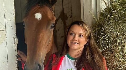 Cherie DeVaux treina 120 cavalos.