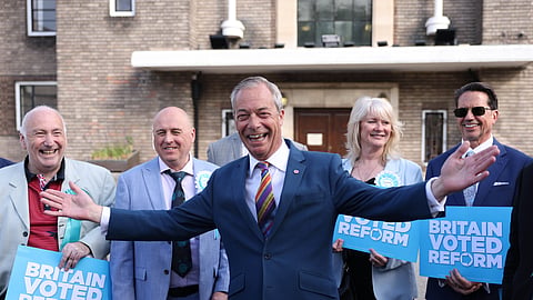 Nigel Farage a celebrar os resultados do seu partido nas eleições locais de 7 de maio.