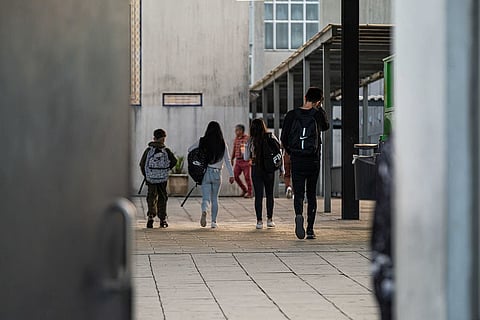 Trabalhadores das escolas protestam junto do ministério pelo fim da precariedade