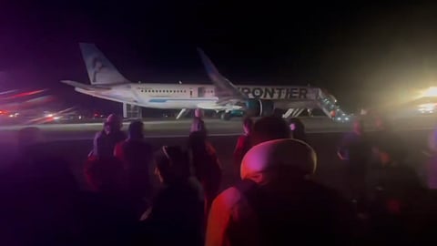 A descolagem foi imediatamente cancelada e todos os passageiros foram evacuados.