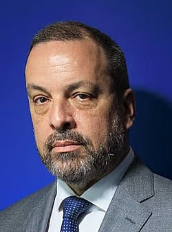 Far-left, far-right, and the criterion that matters