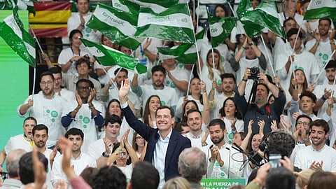Juanma Moreno, o atual líder do governo regional andaluz, numa das ações de campanha.

