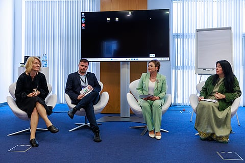 Denys Korotenko, Liudmyla Prokopechko e Natalia Petrenko falaram da realidade das comunidades que lideram na Ucrânia. 
