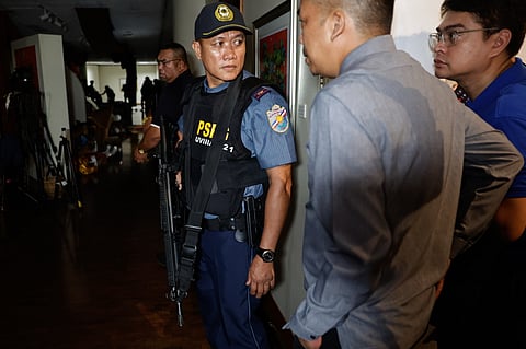 Tiros disparados no Senado das Filipinas  