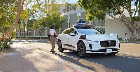 Waymo recolhe 3.800 veículos autónomos nos EUA devido a riscos de segurança
