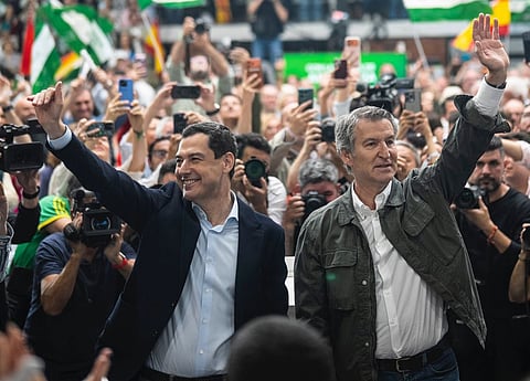 Juanma Moreno e o líder do PP, Alberto Núñez Feijóo.