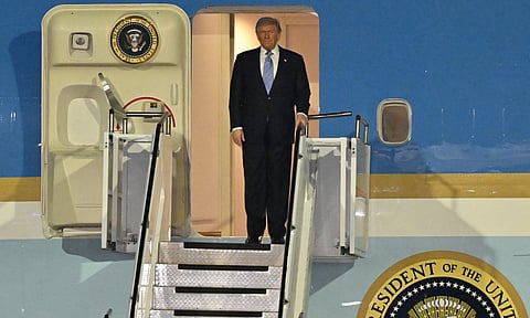 Trump à chegada a Pequim: diplomatas e analistas temem que  seja tentado a ceder no dossiê Taiwan em troca de um negócio, ou a ser levado a declarar algo que tenha consequências diplomáticas.