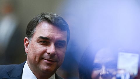Presidência do Brasil. Flávio Bolsonaro pode desistir da corrida após pedir milhões a Vorcaro