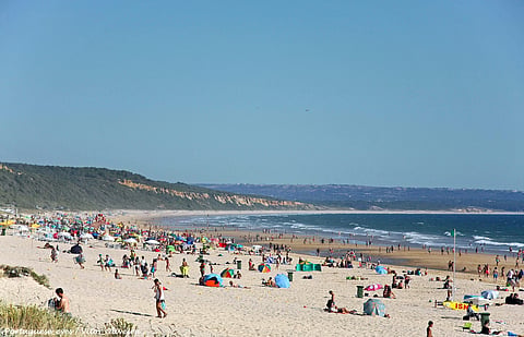 Almada cria bolsas de estacionamento e transporte "vaivém" para a praia da Fonte da Telha