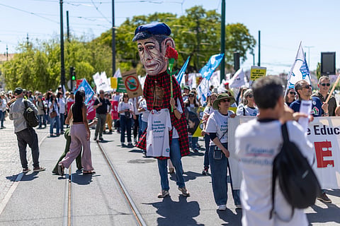 Fenprof leva milhares de professores à rua e anuncia adesão à greve geral