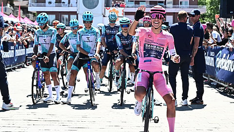 Afonso Eulálio vai para o dia de descanso do Giro com a camisola rosa após nova vitória de Vingegaard