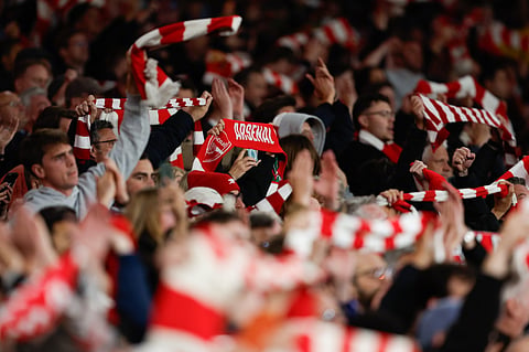 Arsenal sagra-se campeão inglês 22 anos após empate do Manchester City