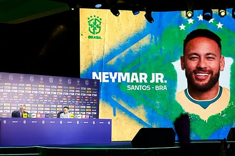 Momento em que Carlo Ancelotti anuncia Neymar como um dos 26 convocados para o Mundial 2026.