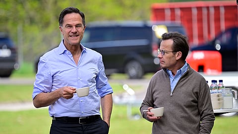 O secretário-geral da NATO,  Mark Rutte, com Ulf Kristersson, o primeiro-ministro da Suécia, país anfitrião da reunião dos líderes da diplomacia dos membros da Aliança.