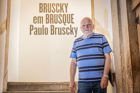 O artista brasileiro Paulo Bruscky. 