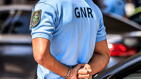 GNR deteve padrasto e mãe das crianças.