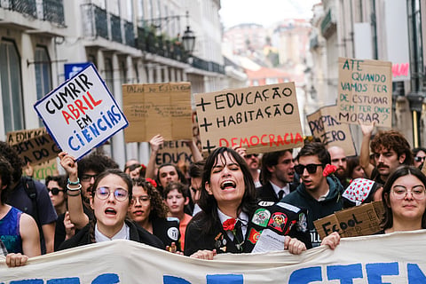 Protestos por aumento nas bolsas são frequentes.