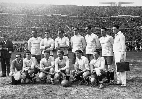 Seleção uruguaia antes da partida contra a Jugoslávia, no Mundial de 1930.